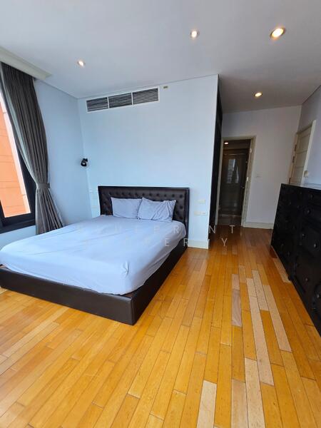 AGUSTON Sukhumvit 22, Bangkok