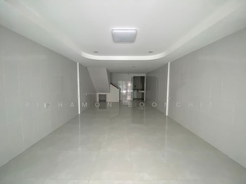 3-BR Townhouse, Bangkok
