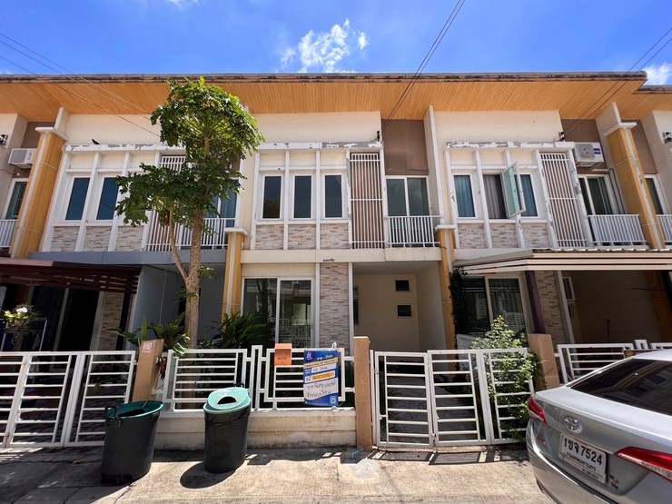 Townhouse Golden Town Chaiyaphruek-Wang Yai Ayutthaya Road Tainoi Nonthaburi