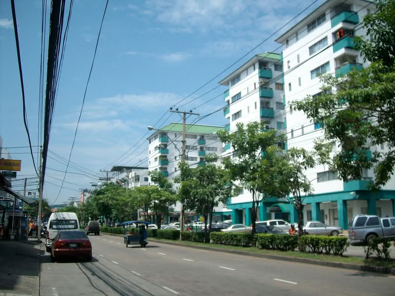 Lumpini Center Happyland, Bangkok