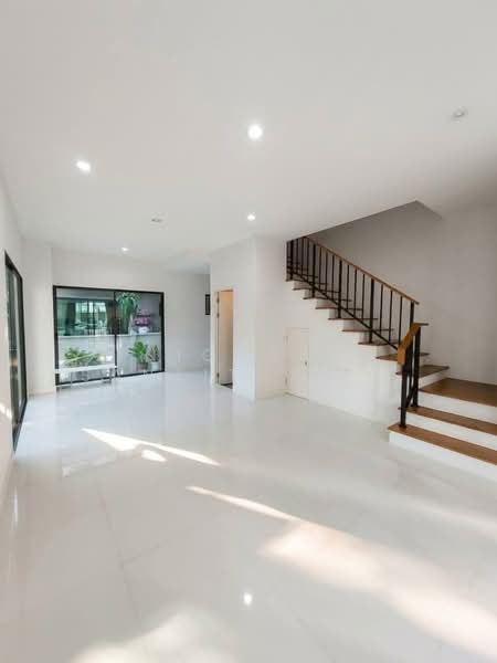 Baan Klang Muang Rama 9-Krungthep Kreetha, Bangkok