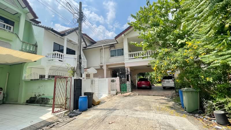 Bann Imumporn Pinklao-Thawee Watthana, Bangkok