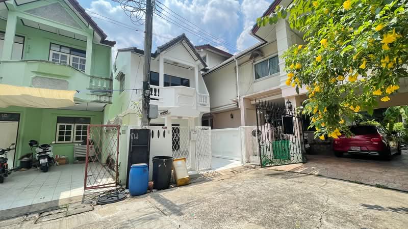 Bann Imumporn Pinklao-Thawee Watthana, Bangkok