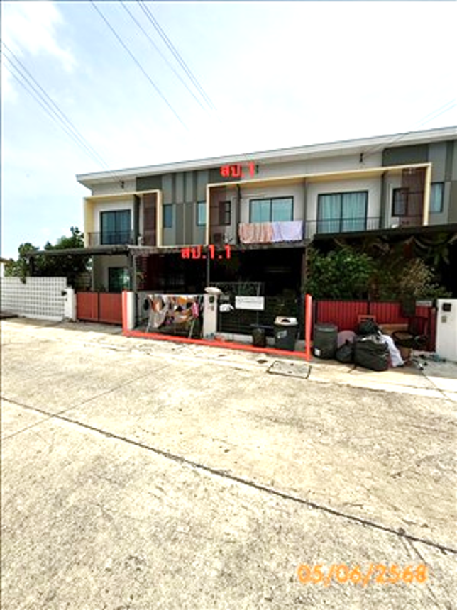 Townhouse at The Connect 33 Onnut-Ring Road 1 Pravet Bangkok