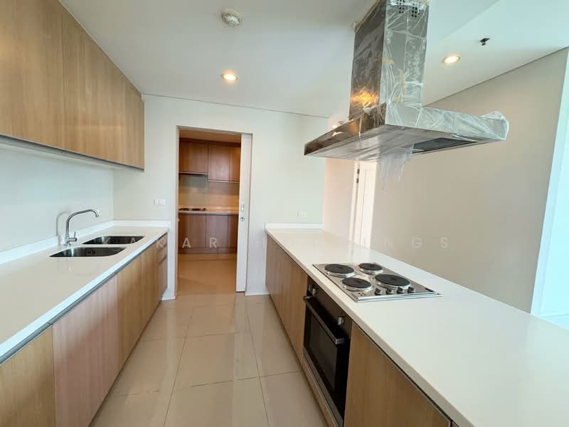 Villa Asoke, Bangkok