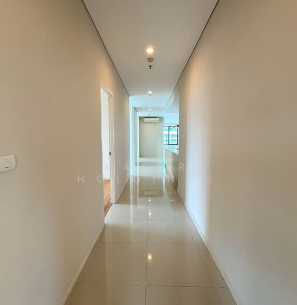 Villa Asoke, Bangkok