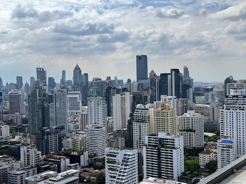 Villa Asoke, Bangkok