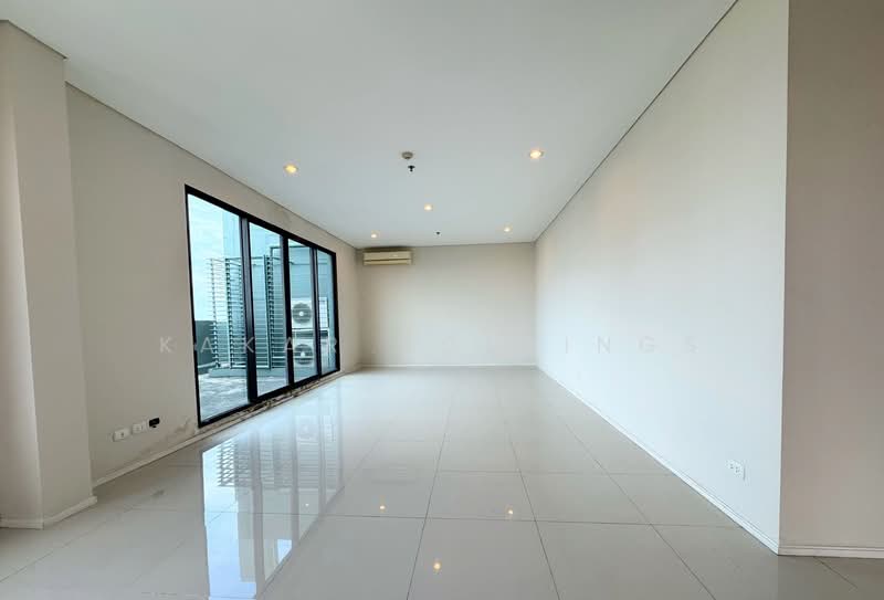 Villa Asoke, Bangkok