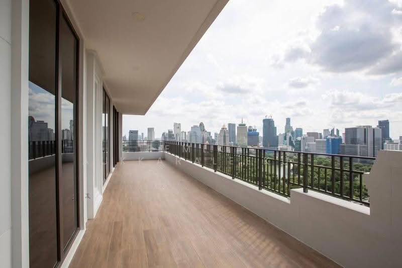 Muniq Langsuan, Bangkok