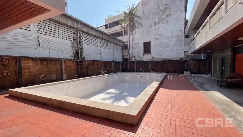 Land With Single house on Phetchaburi Road, bangkok