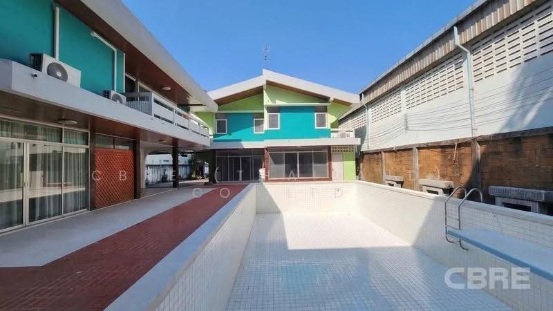 Land With Single house on Phetchaburi Road, bangkok