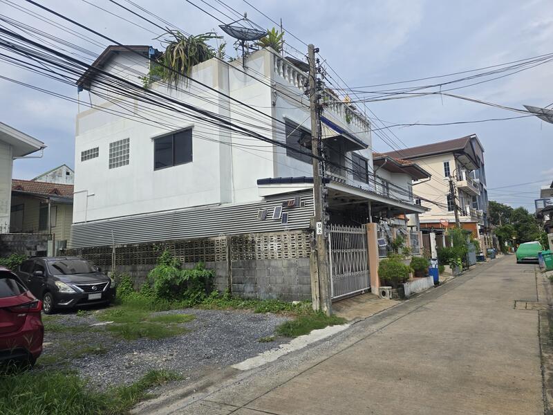 ที่ดินพร้อมสิ่งปลูกสร้างในซอยอุดมสุข26 บางนา, Bangkok