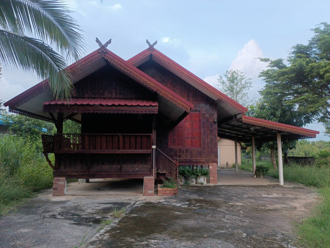Single-family house for sale outside of Kalasin province, Kuchinarai district, Kalasin.