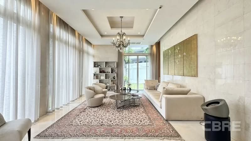 Single House on Soi Phaholyothin 11, Bangkok