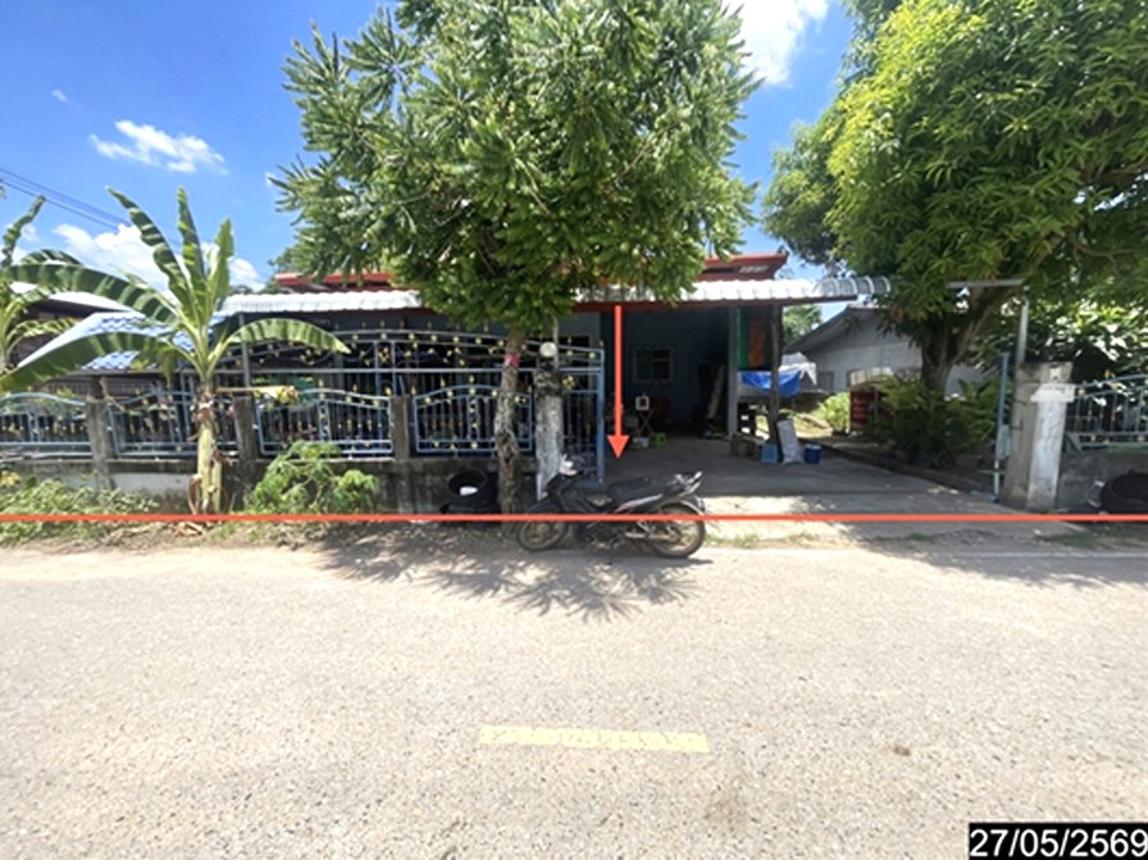 Single-family house in Khon Kaen, surrounded by deer.