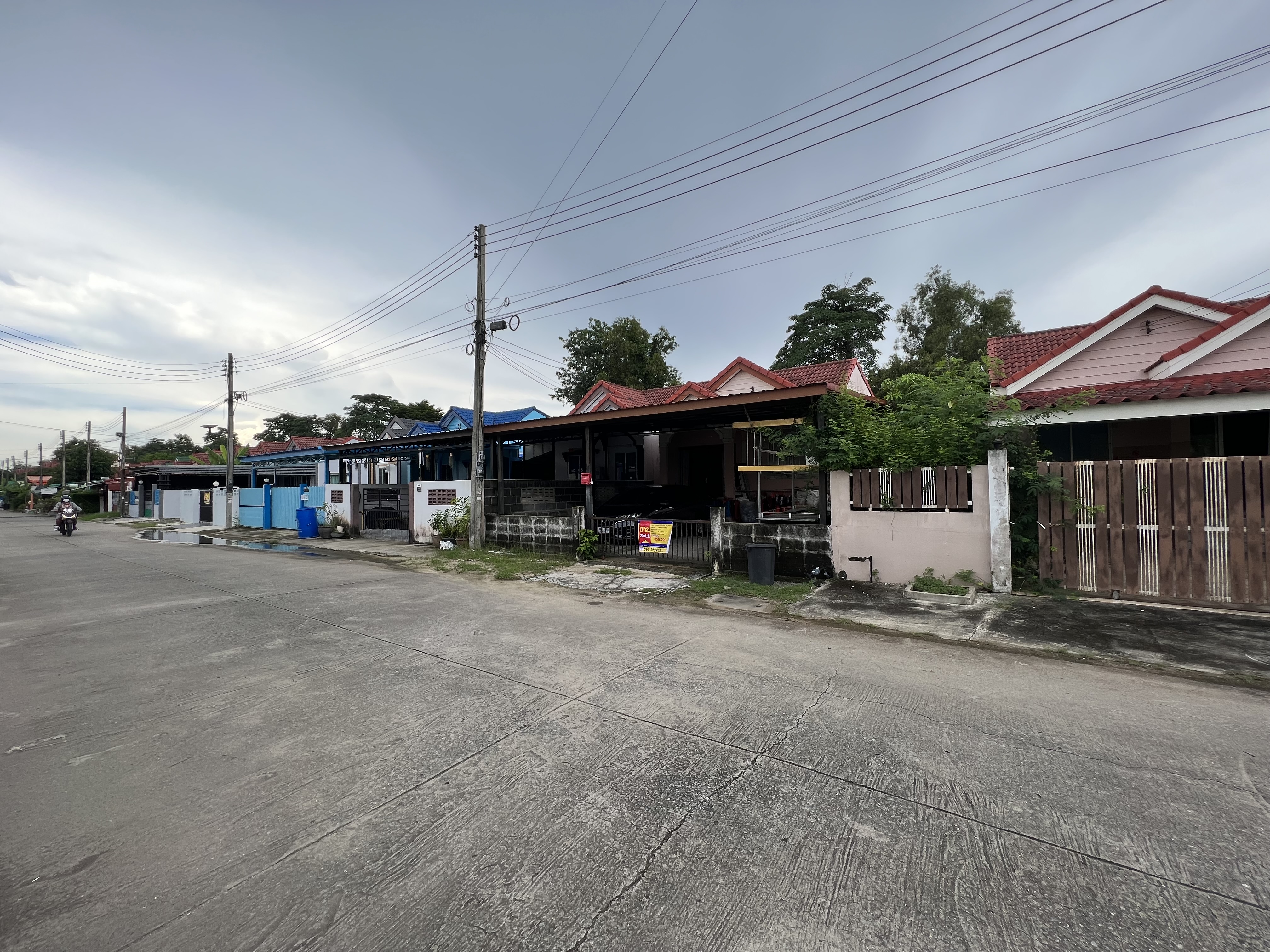 บ้านแฝดชั้นเดียว โครงการบ้านสวนแสนสุข องครักษ์