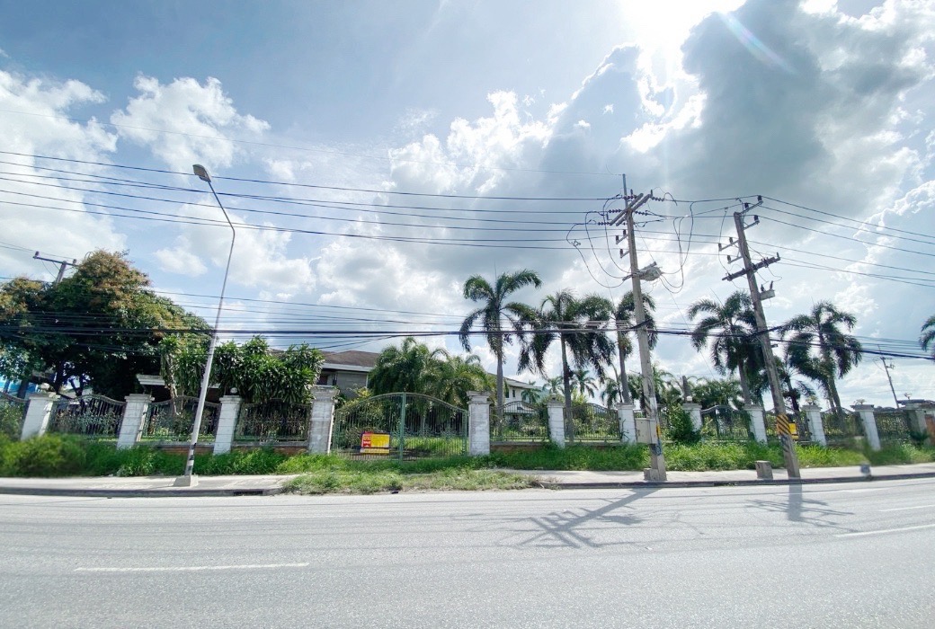 Single-Family House in Ban Bung