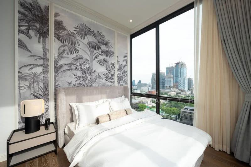 Muniq Langsuan, Bangkok
