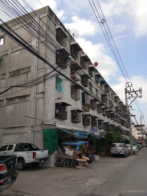 สระบัวแม่คอนโดมิเนียม