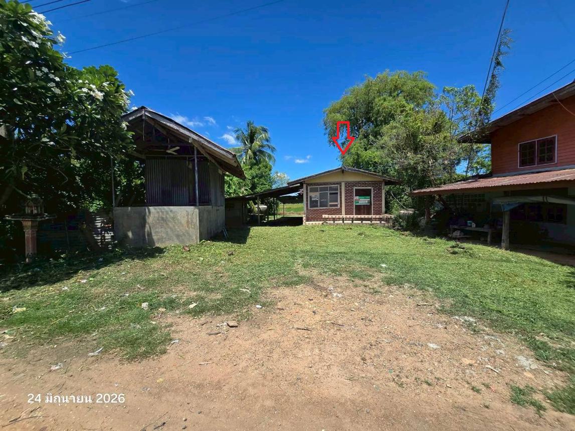 Single-detached house in Chai Nat Province, facing the Ka Canal.