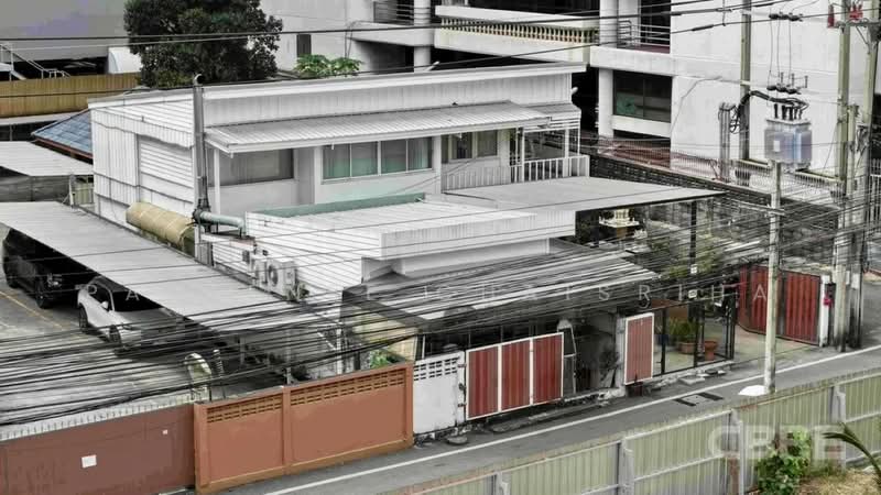 Single House on Sukhumvit 42, bangkok