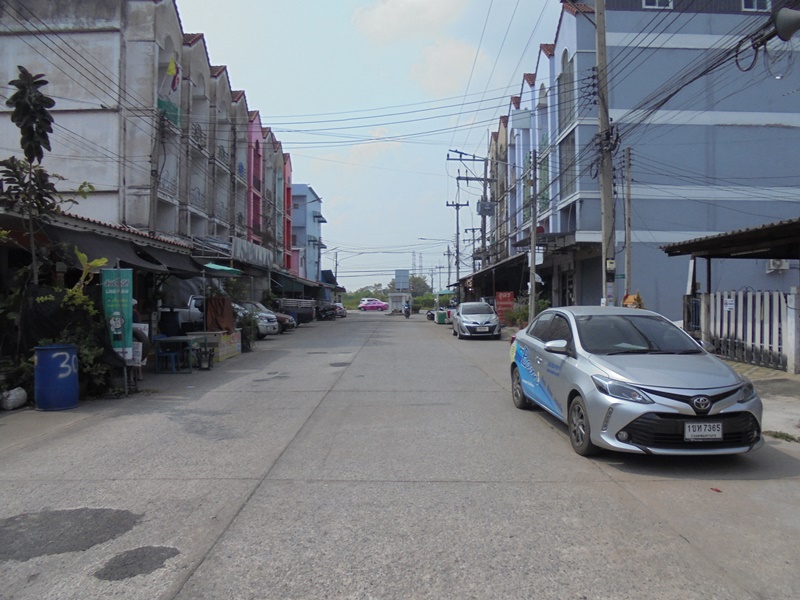 ทาวน์เฮ้าส์ โครงการหมอนทอง -ลำลูกกา คลอง 8