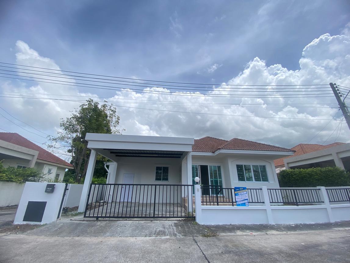 Single House in Bang Lamung, Chonburi Province, near Laem Chabang.