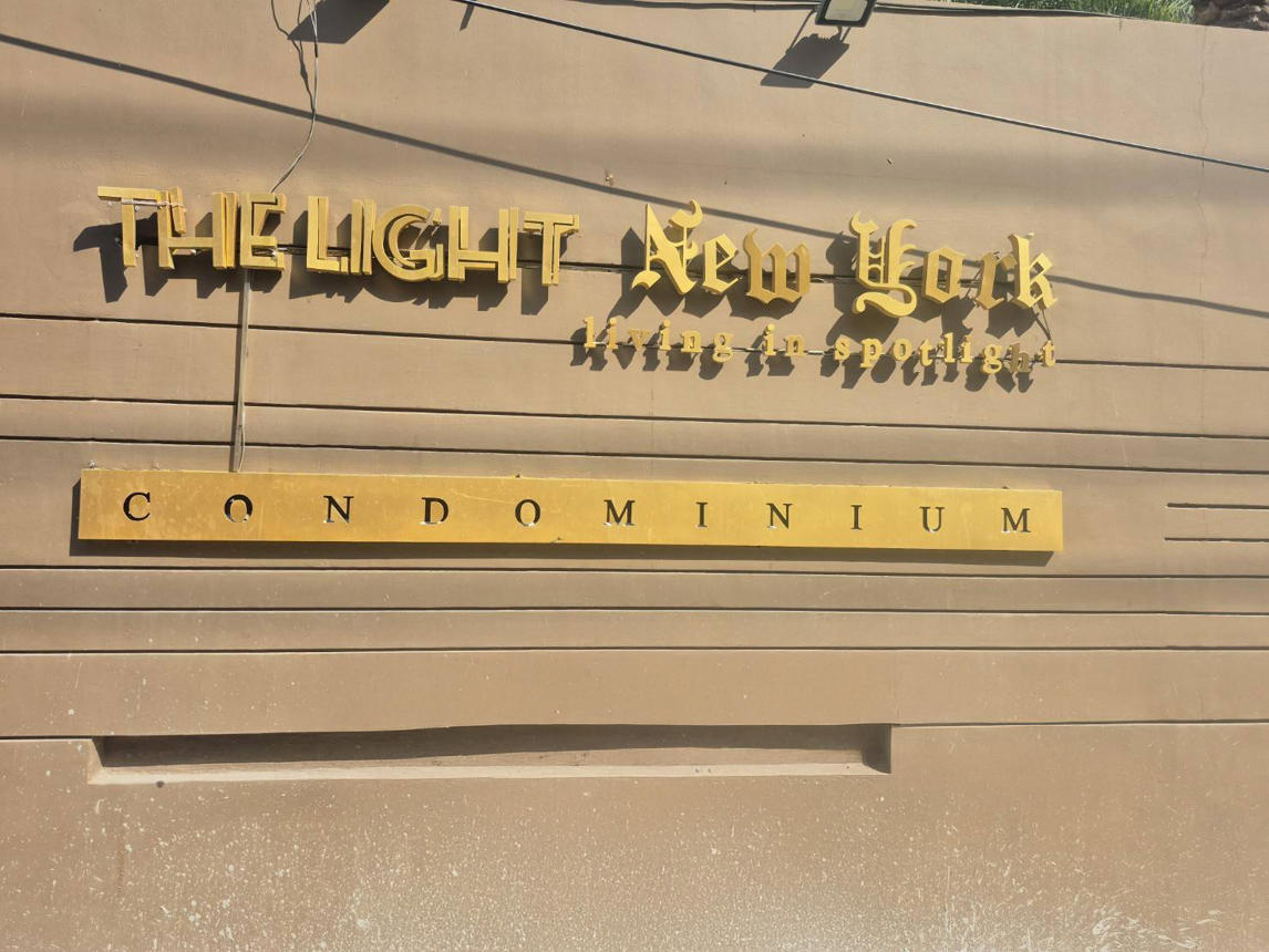 Condominium The Light New York Phra Khanong Bangkok