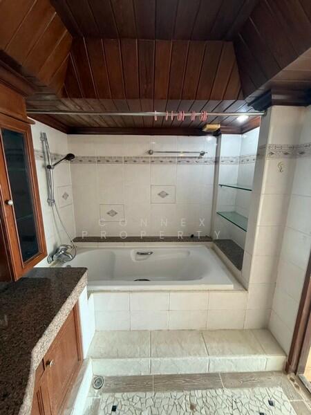 Vibhavadi Suite, Bangkok
