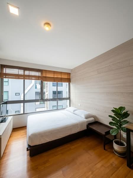 Issara @ 42 Sukhumvit, Bangkok