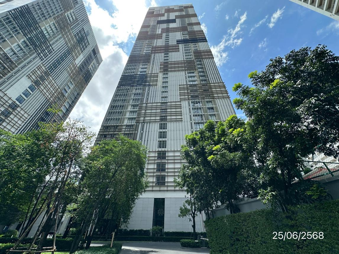 Condominium Park 24 Corporation Building 1 Sathorn Canal Bangkok