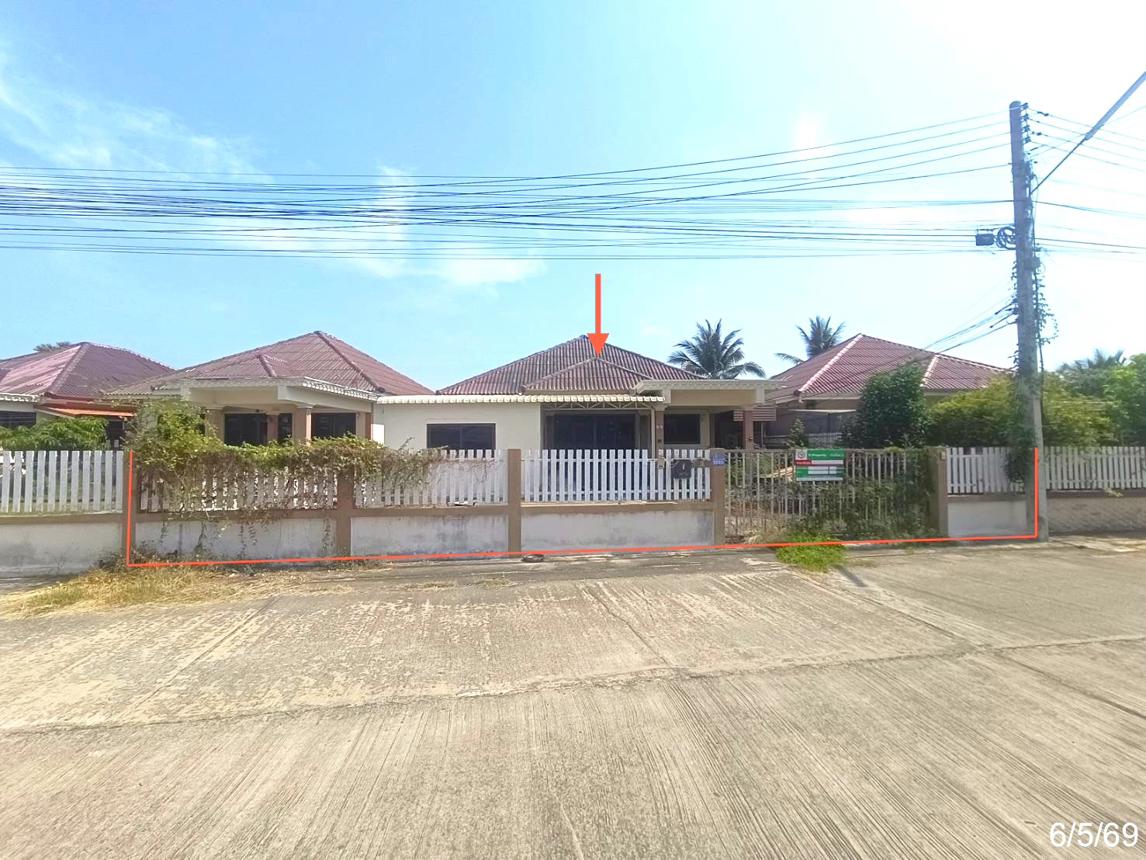 Single-Family Home by Pranburi Lagoon, Prachuap Khiri Khan Province