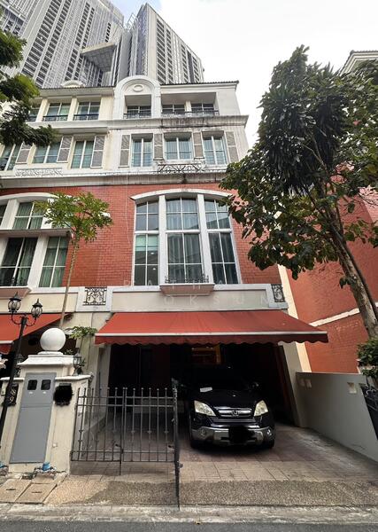 Baan Klang Krung Thonglor, Bangkok