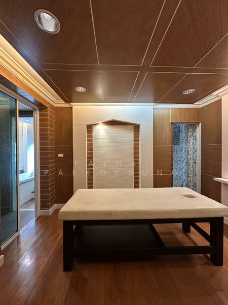 Baan Klang Krung Thonglor, Bangkok