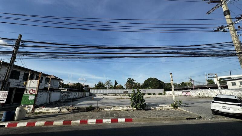 ที่ดิน ลาดกระบัง, Bangkok