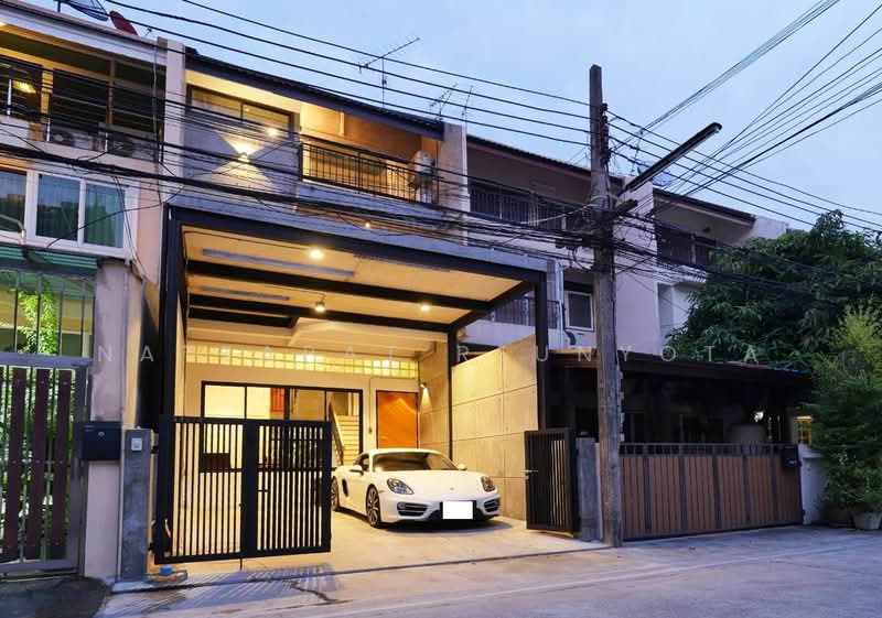 5-BR Townhouse, Bangkok