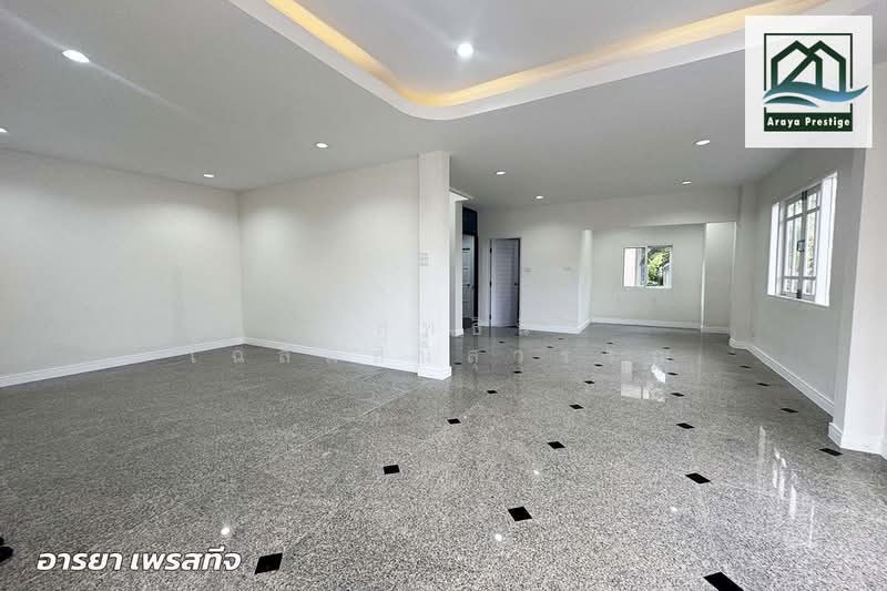 Vararom Prachauthit 98, Bangkok