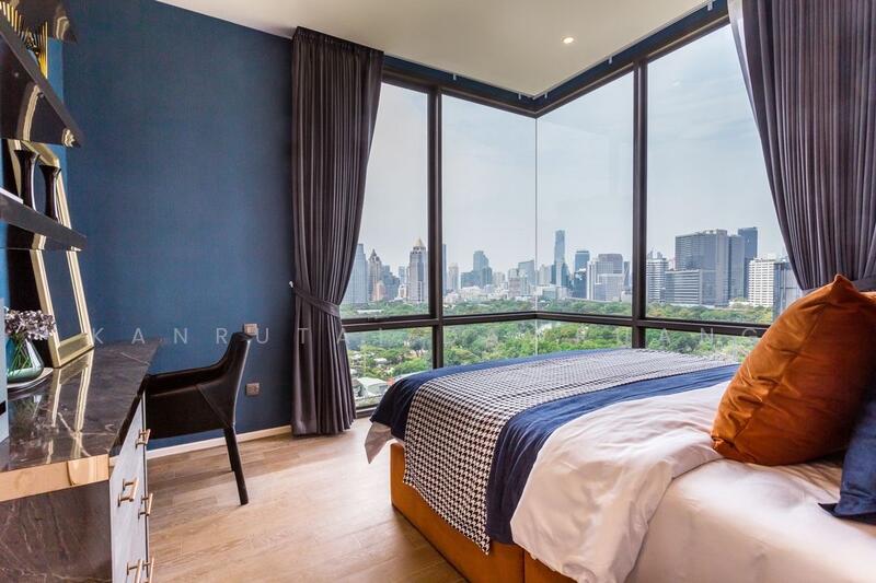 Muniq Langsuan, Bangkok