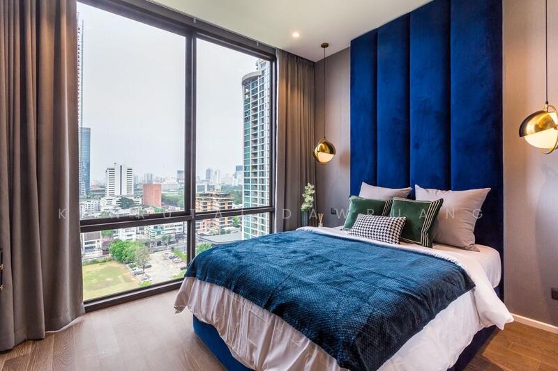 Muniq Langsuan, Bangkok