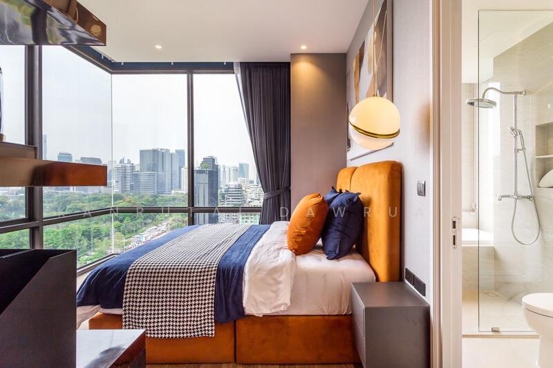Muniq Langsuan, Bangkok