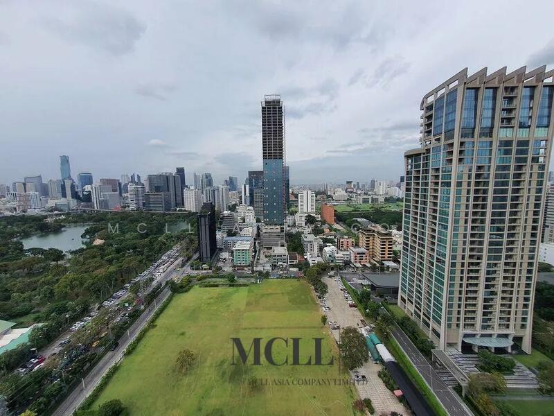 Muniq Langsuan, Bangkok