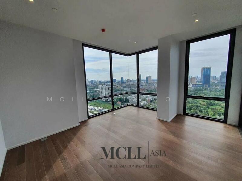 Muniq Langsuan, Bangkok
