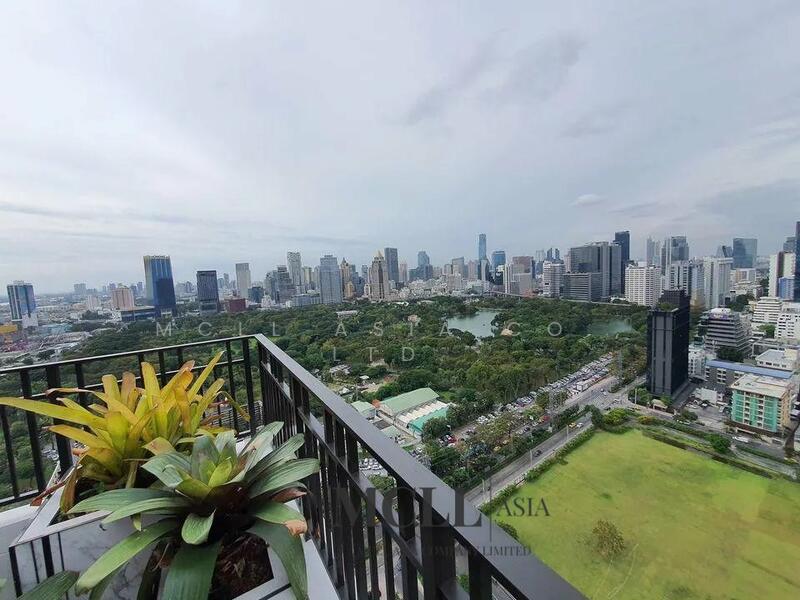 Muniq Langsuan, Bangkok