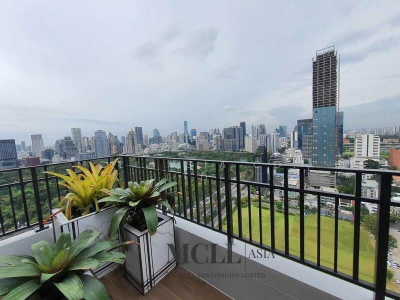 Muniq Langsuan, Bangkok