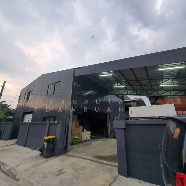 Warehouse Soi Vipavadeerungsit 60, Bangkok