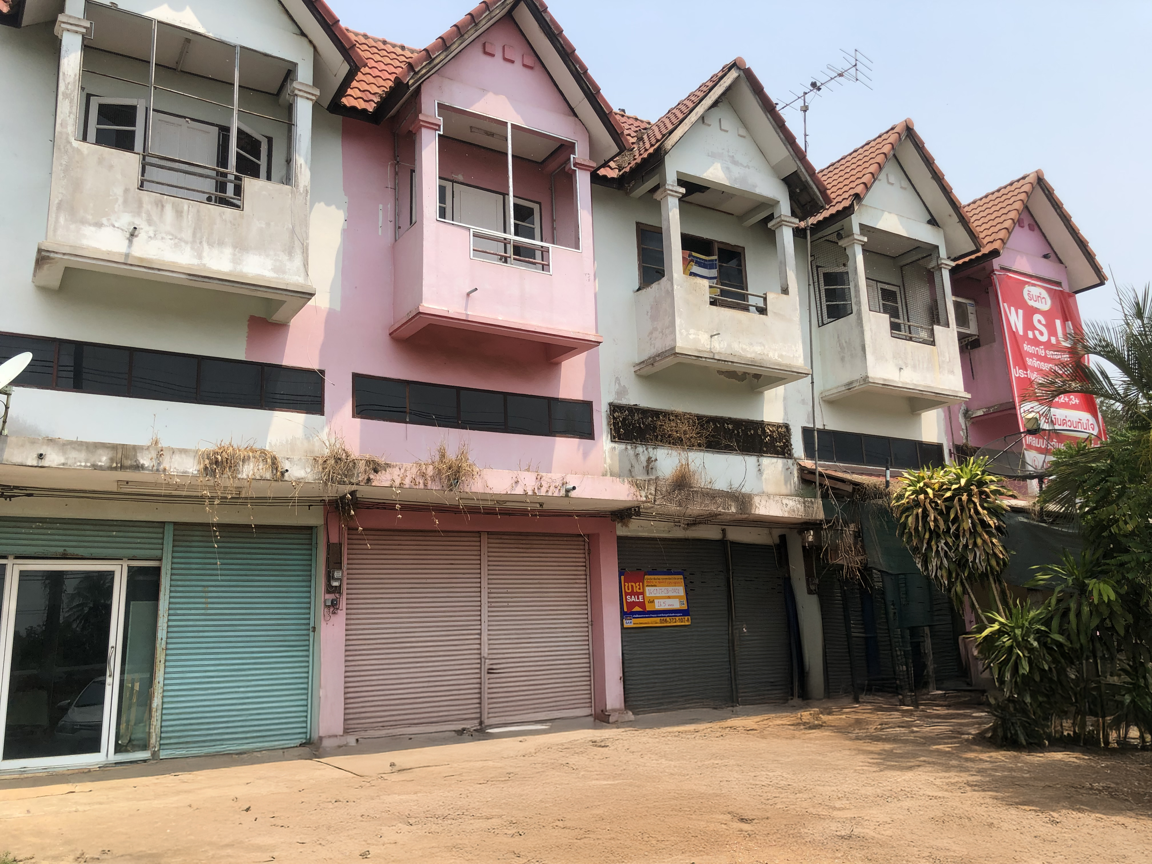 Commercial Townhouse in Chainat City