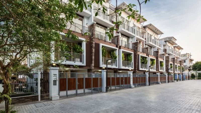 4.5-Story Luxury Townhome at Luxx Ville Sathupradit 12 (Plot A2 - Fully Furnished Show Unit), Bangkok