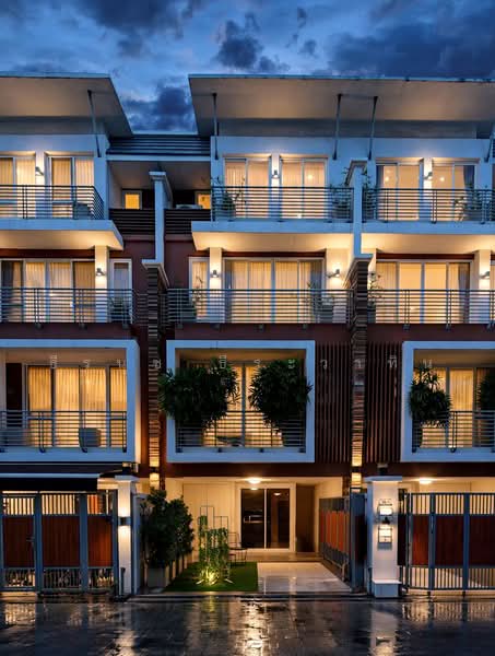 4.5-Story Luxury Townhome at Luxx Ville Sathupradit 12 (Plot A2 - Fully Furnished Show Unit), Bangkok