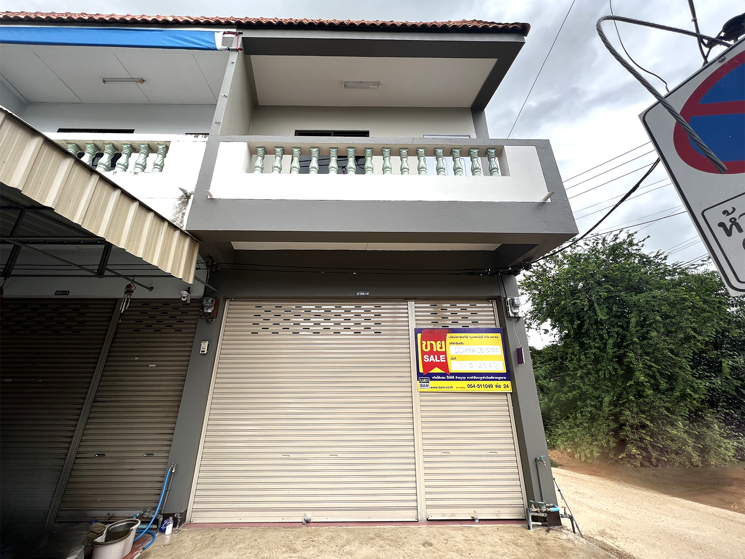 Commercial Building, Thung Hong, Phrae Province, for sale.
- 2 storeys, 4 bedrooms, 2 bathrooms
- Built area 220 square wah
- Land area 220 square wah
- Located in Thung Hong, Phrae Province
- Suitable for office, shop, clinic, or residence
- Price 1,800,000 THB