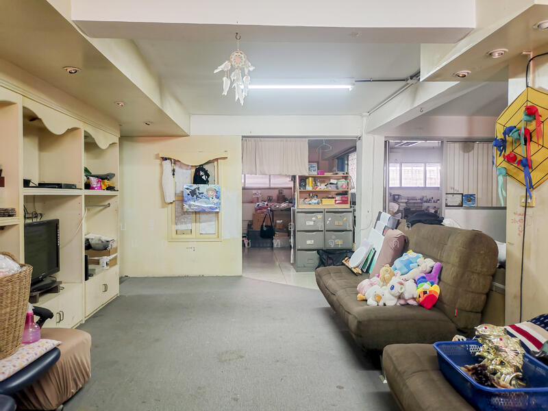 อาคารพาณิชย์ 4.5 ชั้น 3 คูหา ตีทะลุ ประชาอุทิศ 27, Bangkok